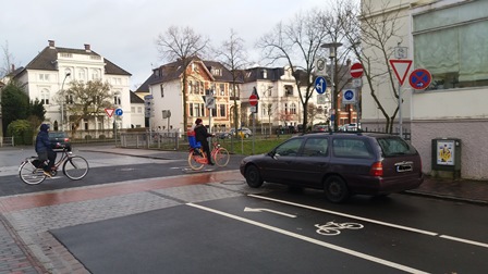 Die Fraktion sieht Gesprächsbedarf über die Fahrradstraße am Haarenufer. Bild: Oliver Bloch