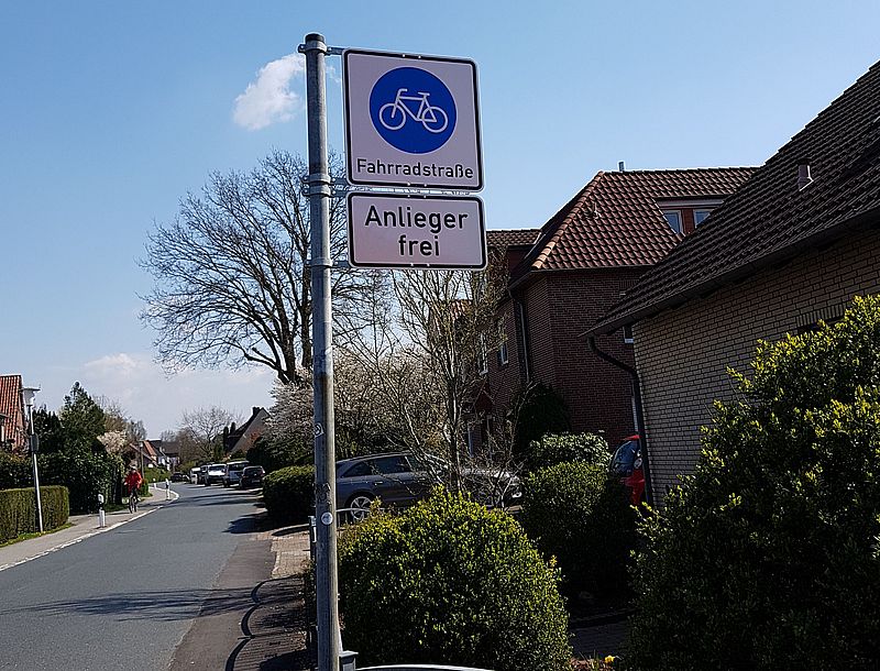 Parkflächen müssen auch in der Fahrradstraße punktuell erhalten bleiben, fordert die CDU-Fraktion. Bild: Sylvia Eilers