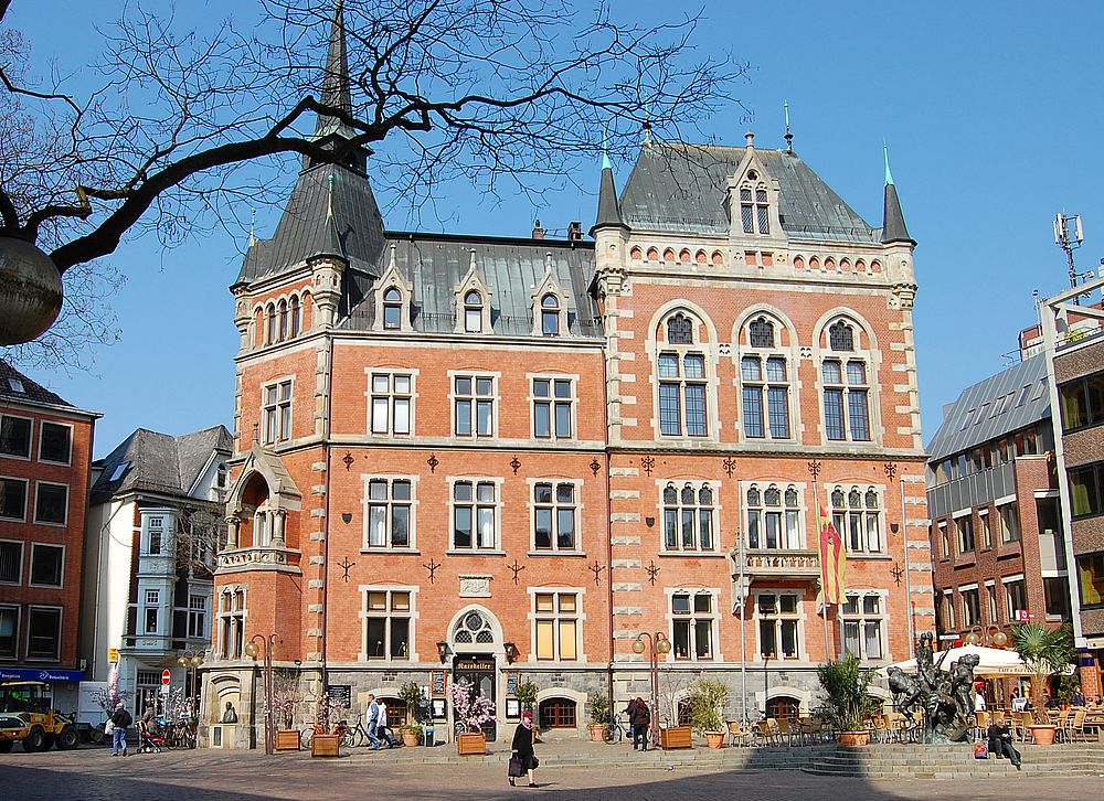 Sprechstunde im Alten Rathaus: Barbara Woltmann und Christoph Baak beantworten Fragen der B�rgerinnen und B�rger. Bild: Stadt Oldenburg 