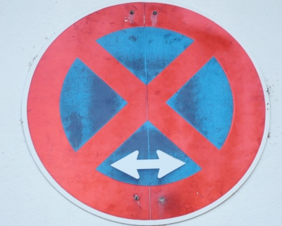 Halteverbot: Die CDU fordert die Versetzung des Schildes am Mühlenhofsweg. Bild: SiepmannH/Pixelio